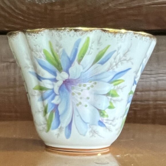 Vtg. Royal Stafford Bone China "Orchid" Teacup with Gold Trim, Made in England - Picture 8 of 9